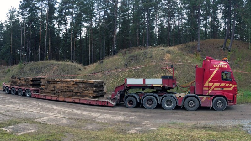 smagsvara pārvadājumi transportējot betona plāksnes